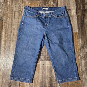 Levi Strauss Denim Women's Capri Blue Jean Size 16